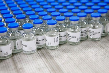 Majoritatea ingredientelor pentru medicamentele fabricate în Europa, SUA și India sunt din China / Foto: EPA
