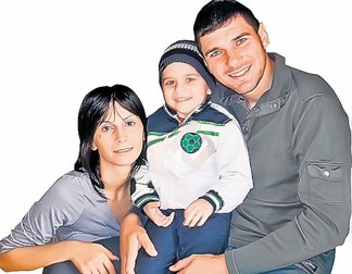 Denis cu pãrin.ii, când avea patru ani