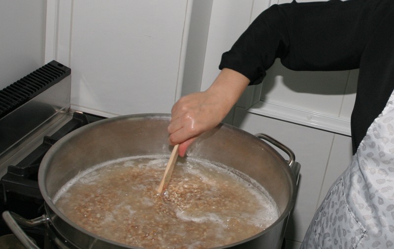 21 de turci au ajuns la spital cu toxiinfecție alimentară după ce au mâncat la o pensiune din Brașov