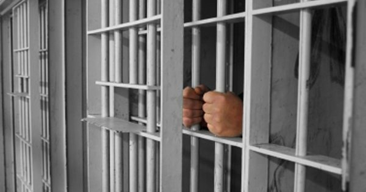 Legea celor șase zile ține zeci, poate sute de pușcăriași cu bagajele la ușă. Procedurile juridice pot bloca liberările condiționate chiar și câteva luni