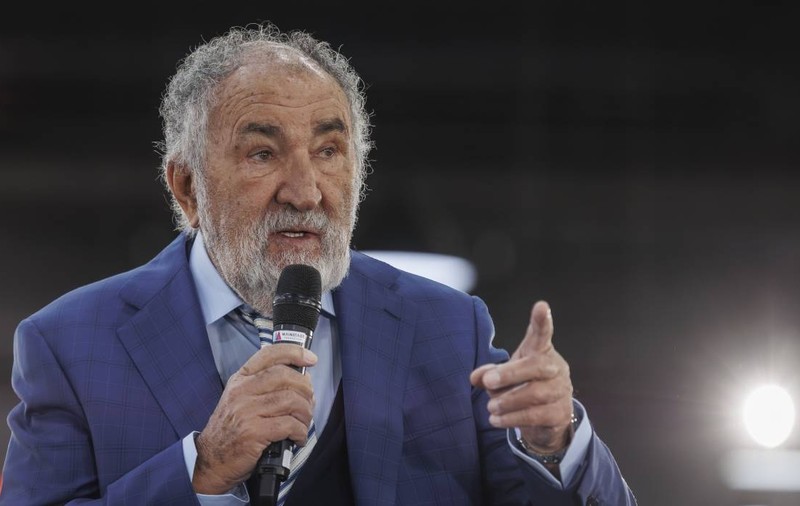 Ion Țiriac a vândut un imobil din București pentru 7 milioane de euro. Cine este omul de afaceri care a cumpărat clădirea Allianz-Țiriac
