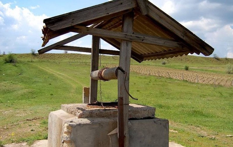 MOARTE CUMPLITĂ! A căzut de pe bicicletă într-o fântănă!
