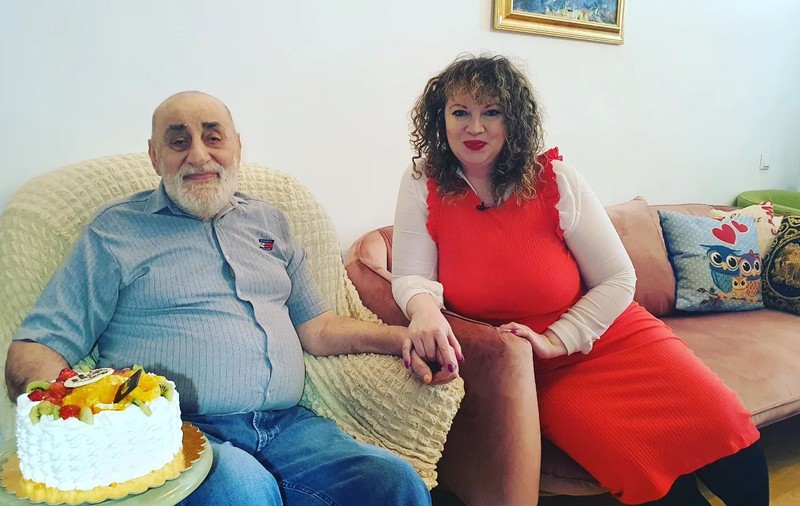 Imagini cu apartamentul în care locuiește Viorel Lis cu soția Oana. Ea a fost nevoită să vândă lucruri din casă pentru a face rost de bani