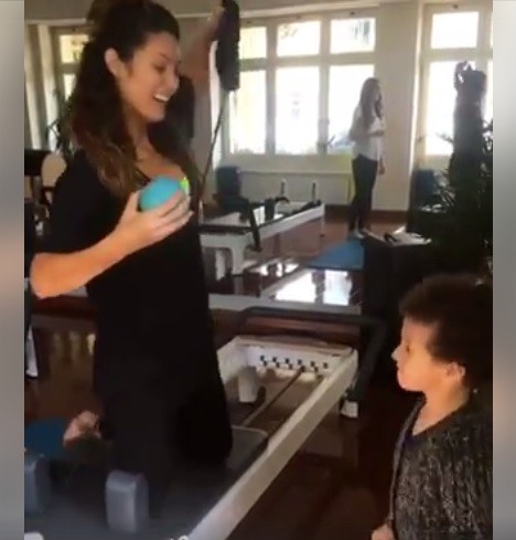 Claudia Pavel, la pilates cu băiețelul ei. Ce mare a crescut Noah
