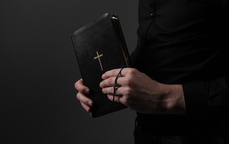 Un consilier al Papei Francisc a recunoscut: Biserica Catolică a distrus probe în dosarele privind abuzuri sexuale
