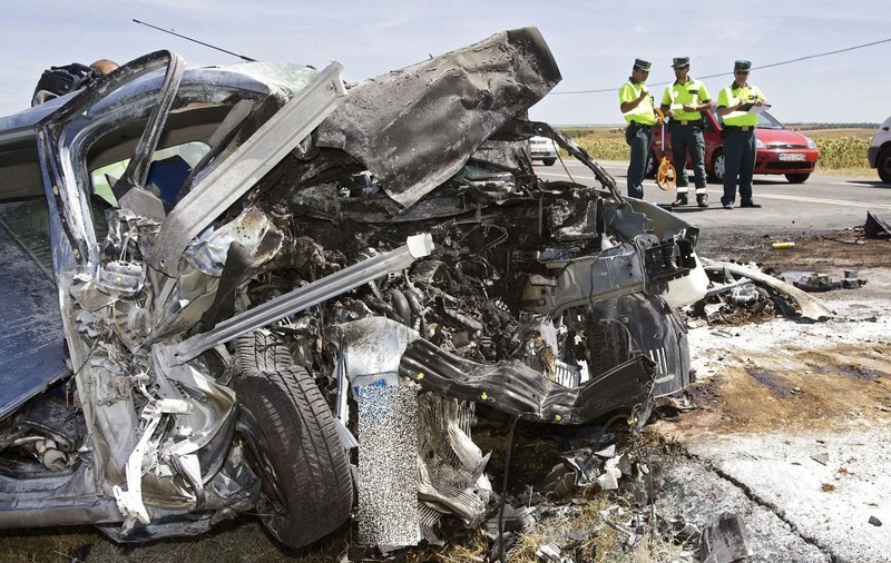 Trei români, între care doi copii, au murit într-un accident în Spania