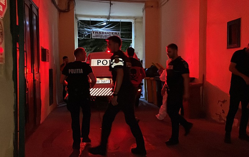 Doi vârstnici au fost uciși de un individ care a intrat peste ei în casă, la Timișoara. Atacatorul, surprins de nepotul victimelor