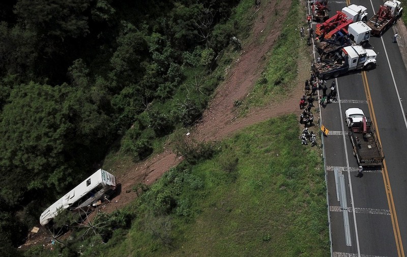 19 morți, între care patru copii, și 21 de răniți, într-un autocar cu migranți care s-a prăbușit într-o râpă, pe o șosea din nordul Mexicului