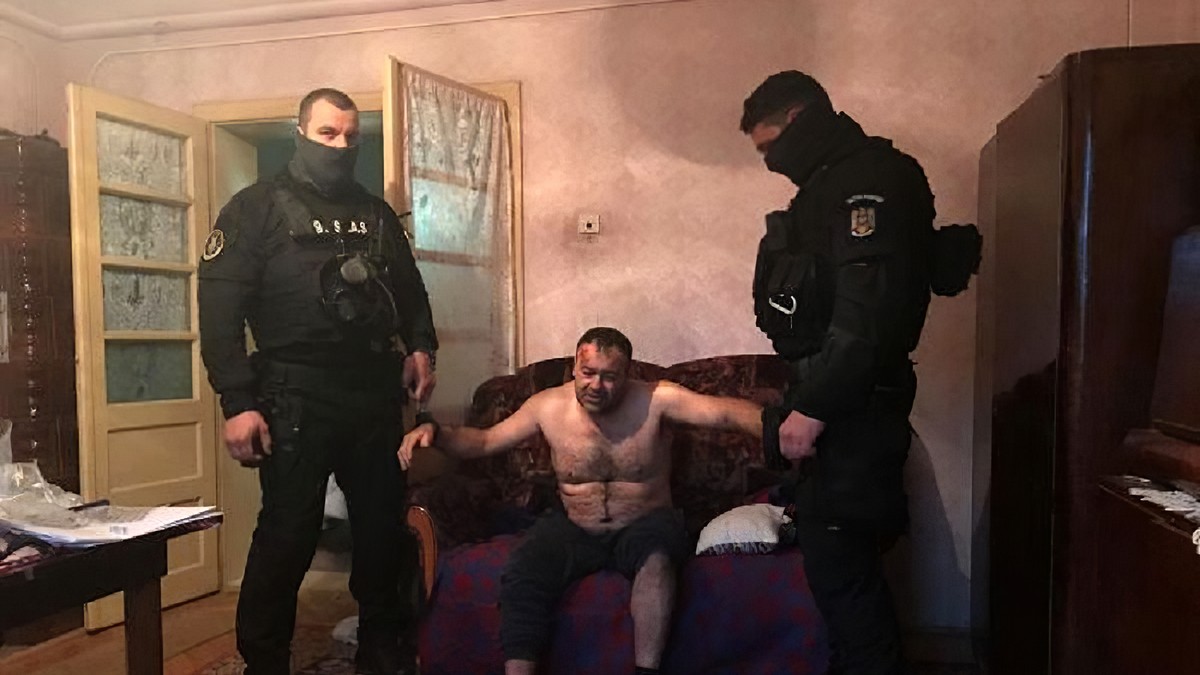 Ce a făcut Marcel Leca înainte să-și pună lațul de gât în baia celulei. Asasinul polițistului s-a spânzurat între verificările gardienilor, după ora ora 6.00 dimineața, când se distribuia mâncarea