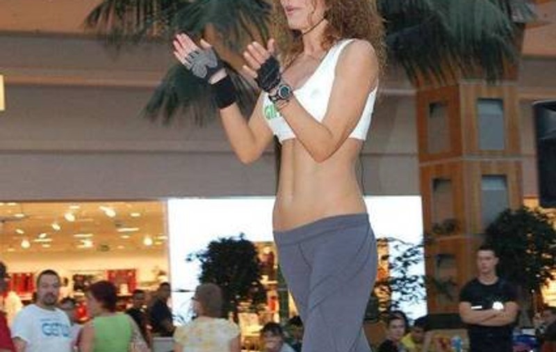 Vrei să arăți precum Carmen Brumă? Vedeta te sfătuiește cum să fii "3S - Sănătoasă, Suplă, Sătulă"