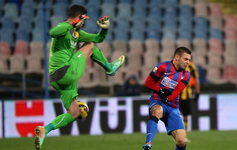 LIGA I / Portarul Braşovului, Marinescu, explică gafa de la golul lui Adi Popa: ^”Am strigat la Serginho că ies, dar nu ştie româneşte. Steaua e obosită” 