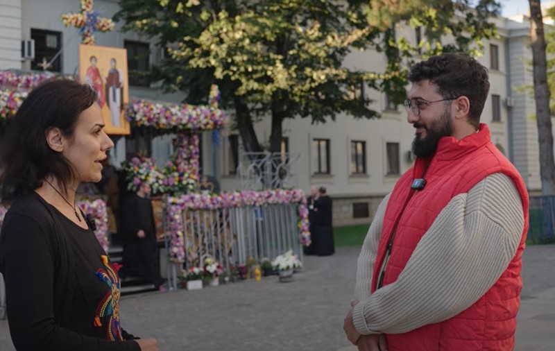 Un palestinian s-a convertit de la islam la ortodoxie și e voluntar la Hramul Sfintei Parascheva | VIDEO