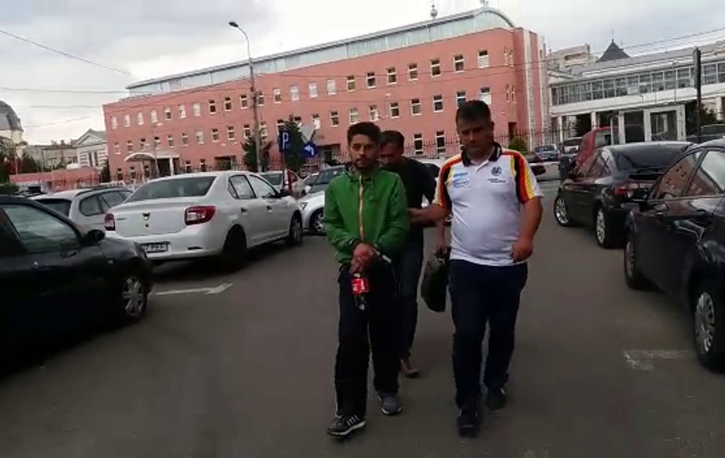 VIDEO/ Hoțul fura biciclete scumpe să se plimbe puțin și apoi le vindea. Infractorului îi ajungeau câteva zeci de secunde să dea o lovitură