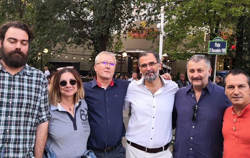 Mîndruţă, acid la adresa lui Cristi Puiu şi a lui Carmen Tănase, după participarea lor la protestul anti-mască: ”Și oamenii inteligenți pot fi convinşi să se poarte iraţional”