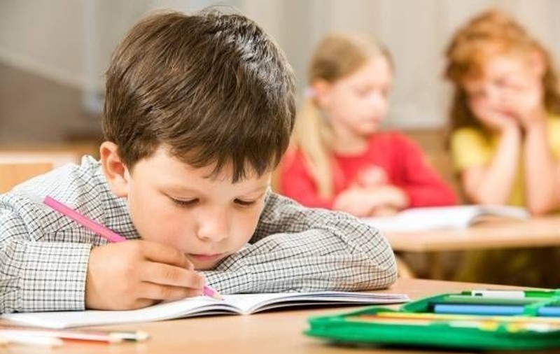 Eşti curios ce vor învăţa copiii la ”clasa zero”? Ministerul Educaţiei a început să scoată secretele din ”pălărie”
