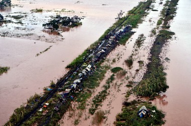 epaselect epa07452154 An aerial view shows damage from the flood waters after cyclone Idai made landfall in Sofala Province, Central Mozambique, 21 March 2019. More than 200 people have been killed and hundreds are missing in Mozambique with authorities fearing the number of people dead could be more than 1,000. At least 100 people have been killed and hundreds are missing in Zimbabwe after the tropical cyclone, according to data from the UN Office of Humanitarian Affairs (OCHA) in the country. EPA-EFE/EMIDIO JOZINE