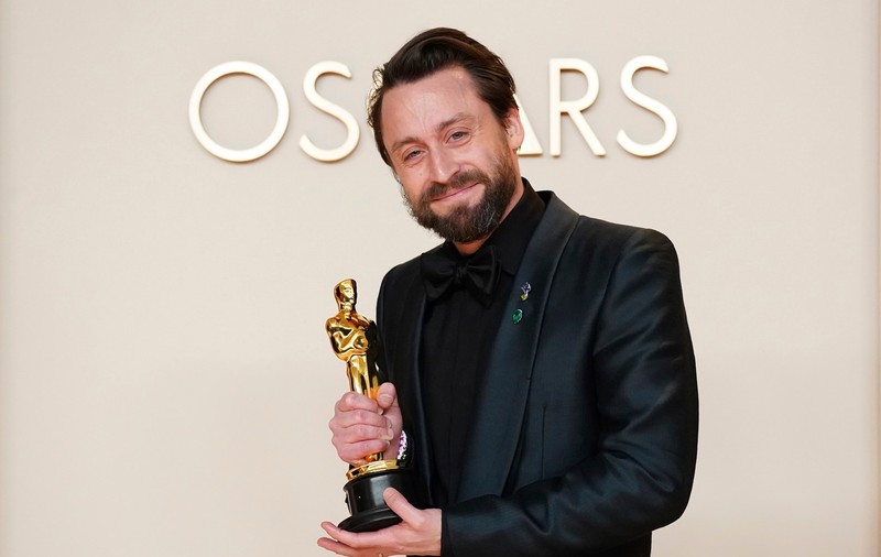 Kieran Culkin a câștigat Oscarul pentru cel mai bun actor în rol secundar. Debutul l-a avut la șapte ani în „Home Alone”, unde a jucat cu fratele său mai mare, Macaulay Culkin