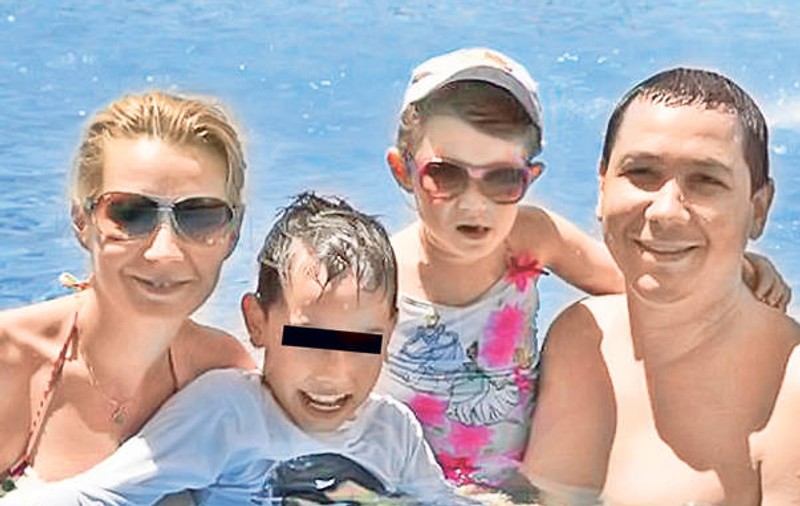 VICTOR PONTA, la 40 de ani. Viaţa premierului, în IMAGINI INEDITE