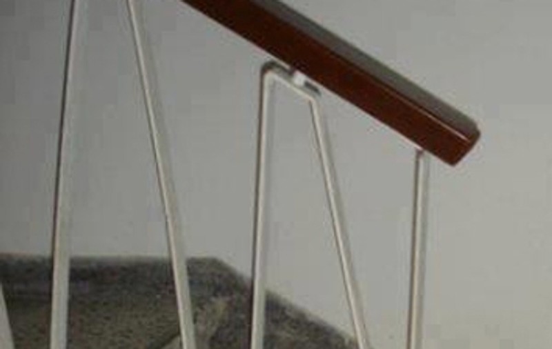 Nu coborî NICIODATĂ în fugă aceste scări! Te vei izbi în plin de cea mai cruntă prostie!