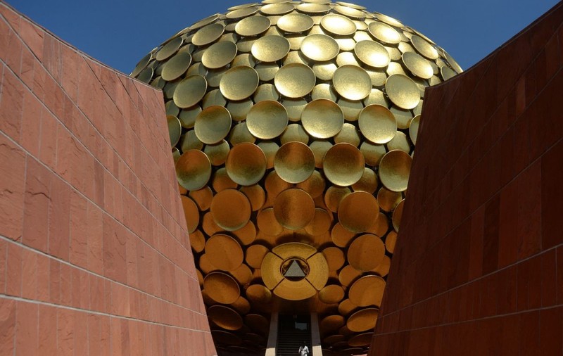 Auroville, orașul în care nu există nici politică, nici religie. Povestea așezării utopice, unde nimeni nu are nevoie de bani