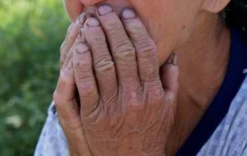 O noră băută și-a bătut soacra! Un vecin a reclamat agresiunea la poliție