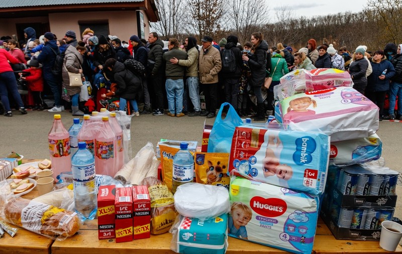 Care este diferenţa dintre refugiați și migranţi