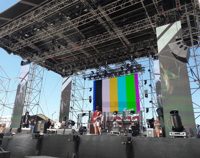 EXCLUSIV. Concertul Delia de la Europa FM live pe plajă a fost anulat din cauza vremii extreme. Distracția, în mlaștină la cel mai mare festival muzical de pe litoral