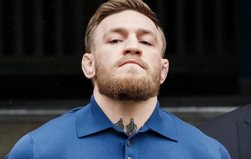 Luptătorul Conor McGregor a fost lovit de o mașină în timp ce mergea pe bicicletă. „Aș fi putut fi mort”