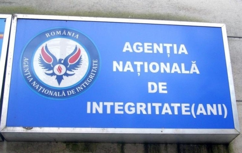 Cântăreaţă de muzică populară, prinsă de poliţişti în timp ce se dădea agent de integritate. A înşelat zeci de primari 
