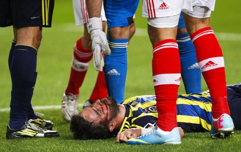 Fotbal de GROAZĂ! Gokhan Gonul, aproape de o tragedie pe teren | FOTO