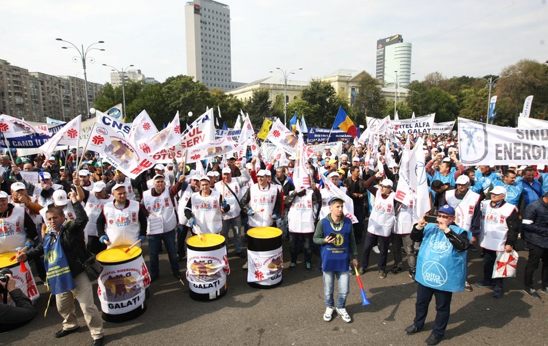 VIDEO / Miting de amploare în Capitală. Mii de sindicaliști din Sănătate au protestat în fața Guvernului