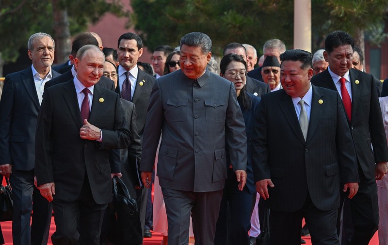 Vladimir Putin și Xi Jinping, surprinși de un microfon rămas deschis în timp ce discutau despre transplanturi de organe și nemurire