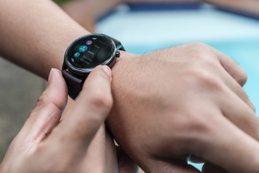 Ceasul inteligent sau smartwatch-ul este un dispozitiv portabil conceput pentru a fi purtat la încheietura mâinii asemenea unui ceas clasic