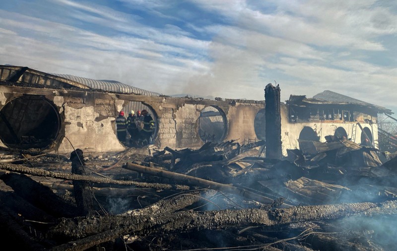 Administratorii „Fermei Dacilor”, trimiși în judecată în urma incendiului în care opt oameni au murit. Concluziile procurorilor