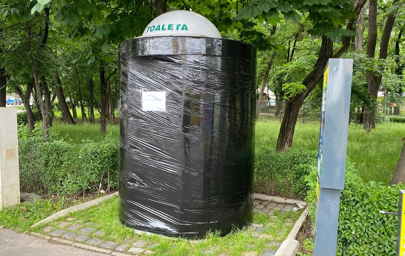 Datoriile Primăriei Capitalei au închis o sută de toalete publice automate în București