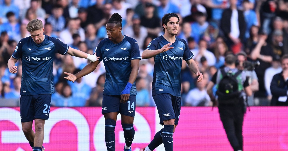 Jucătorii lui Napoli imediat după ce au primit un gol în partida cu Lazio, 18 aprilie.
