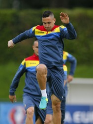 epa05376183 Romanian player Dragos Grigore during a training session at Stade des Gerland venue in Lyon, France, 18 June 2016. Romania will face Albania in the UEFA EURO 2016 on 19 June 2016. EPA/ROBERT GHEMENT