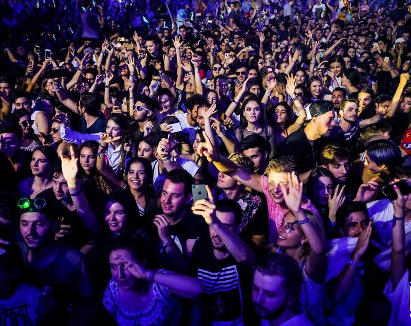 A doua zi la Untold 2017. Peste 82.000 de oameni s-au distrat până în zorii zilei la festivalul din Cluj