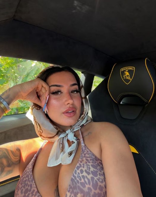 O vedetă OnlyFans s-a filmat când conducea un Lamborghini Huracan cu 152 km/h într-o zonă cu limită de 80 km/h, în Elveția