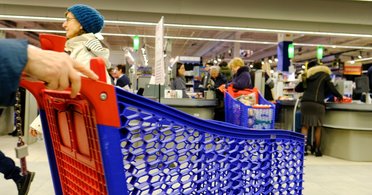 Program mall-uri și supermarketuri de Revelion 2019. Imagine din interiorul unui magazin Carrefour
