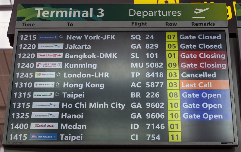 Lista completă a zborurilor anulate de pe aeroportul Heathrow din Londra, în urma unui incendiu puternic. Sute de mii de pasageri au fost afectați: „Ce coșmar”