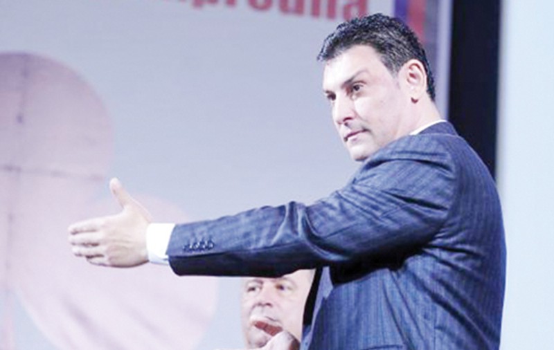 Deputatul care amenința procurorii cu moartea se dă sărac, dar a construit un cavou poleit cu aur