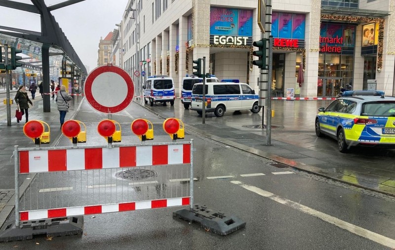 Luare de ostatici într-un centru comercial din orașul german Dresda. Suspectul a murit în timpul intervenției poliției