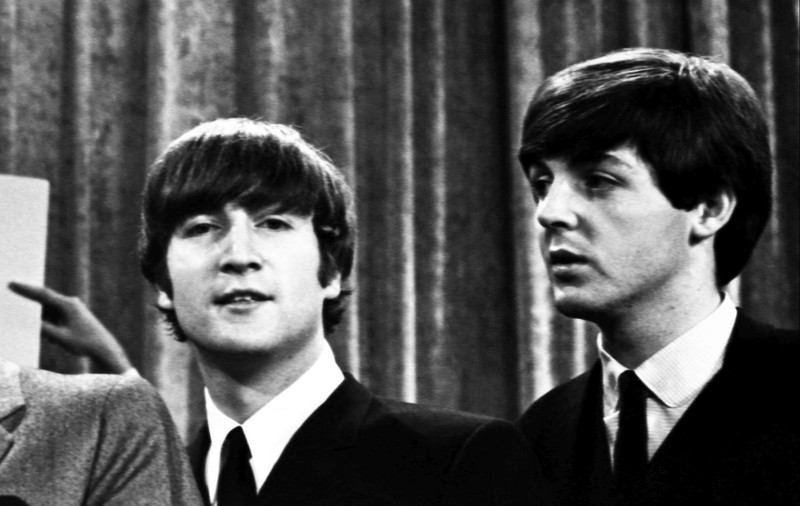 Versurile melodiei "Hey Jude", scrise de mână de Paul McCartney, vândute la licitaţie pentru 910.000 de dolari