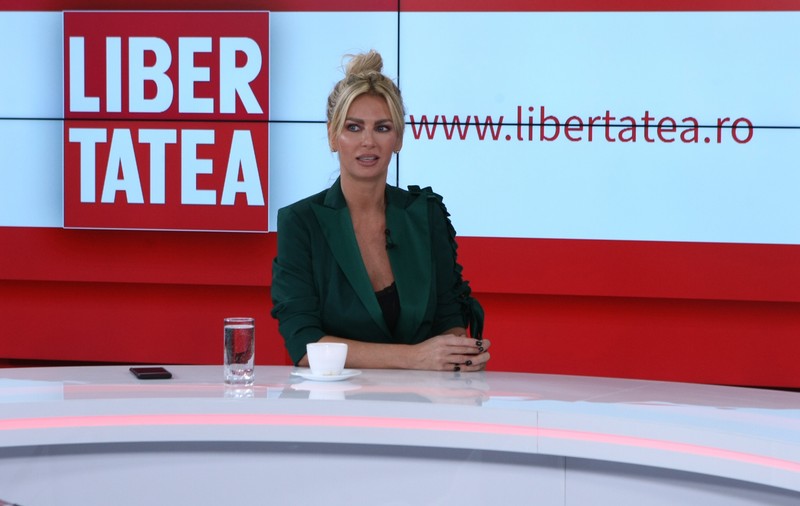 „Lucian e bona perfectă!” Andreea Bănică își lasă copiii în grija soțului, când e plecată