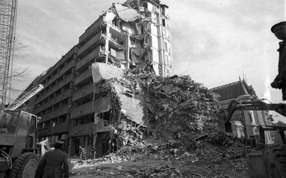 Ruinele blocului Casata, imediat după cutremurul din 4 martie 1977; Foto: Agerpres