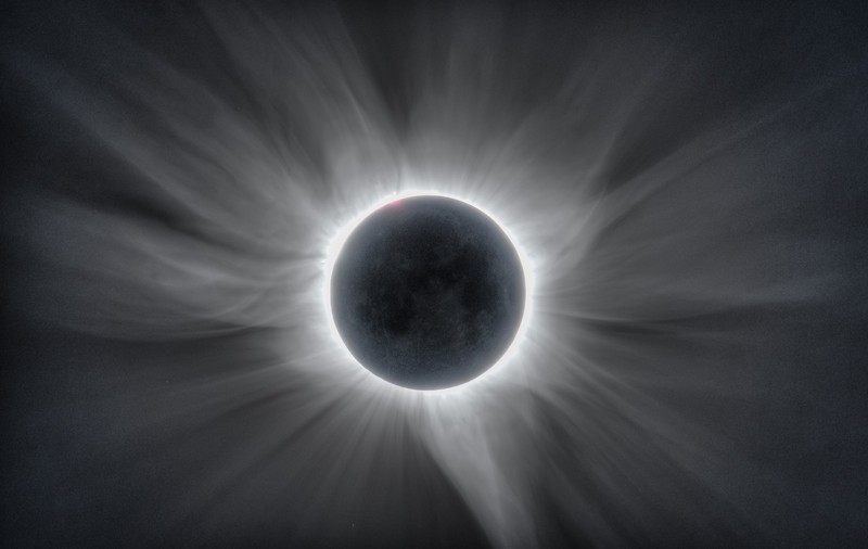 Imagini spectaculoase de la singurul român care a fotografiat 13 eclipse totale de Soare: „Fiecare eclipsă e ca o amprentă, unică”