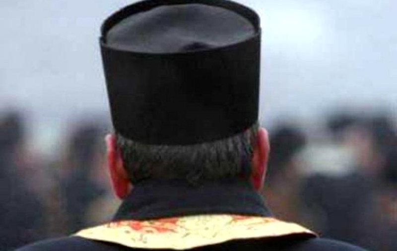 Dosar penal pentru preotul din Prahova, acuzat că a tras de păr o elevă de clasa a treia