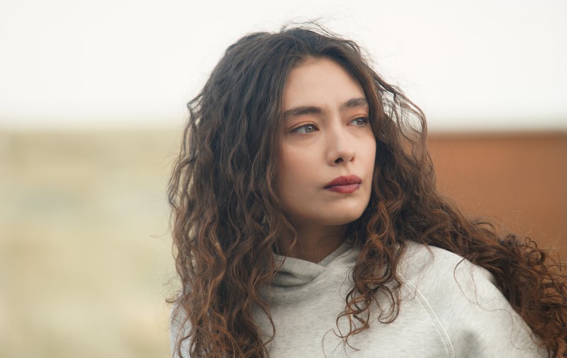 Cine e Neslihan Atagül, actrița principală din serialul „Fiica ambasadorului”. S-a căsătorit la doar 23 de ani