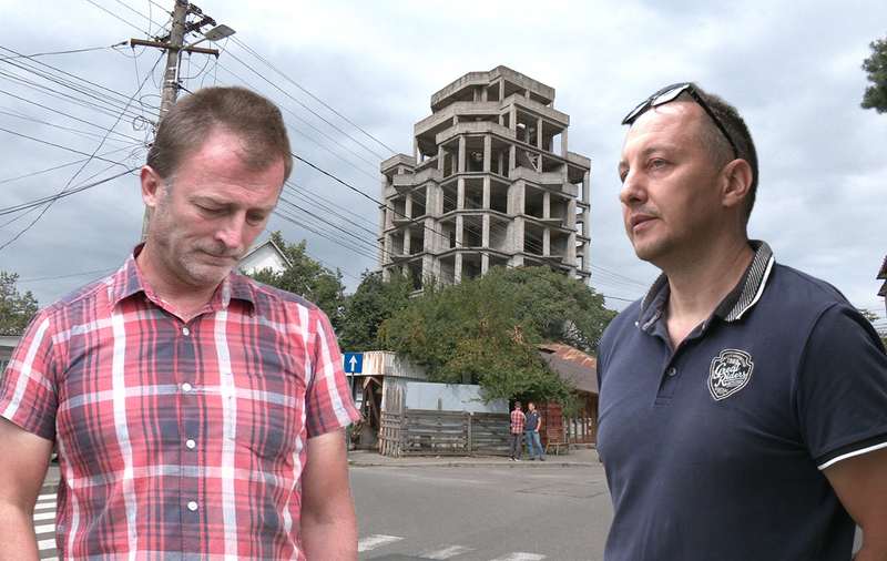 Interesele din spatele exproprierilor pentru proiectul „Grădina Timpului” din Câmpina. Aruncați în stradă pentru un chioșc de sucuri și trei băncuțe: „Mama nu știe nimic, n-ar suporta”